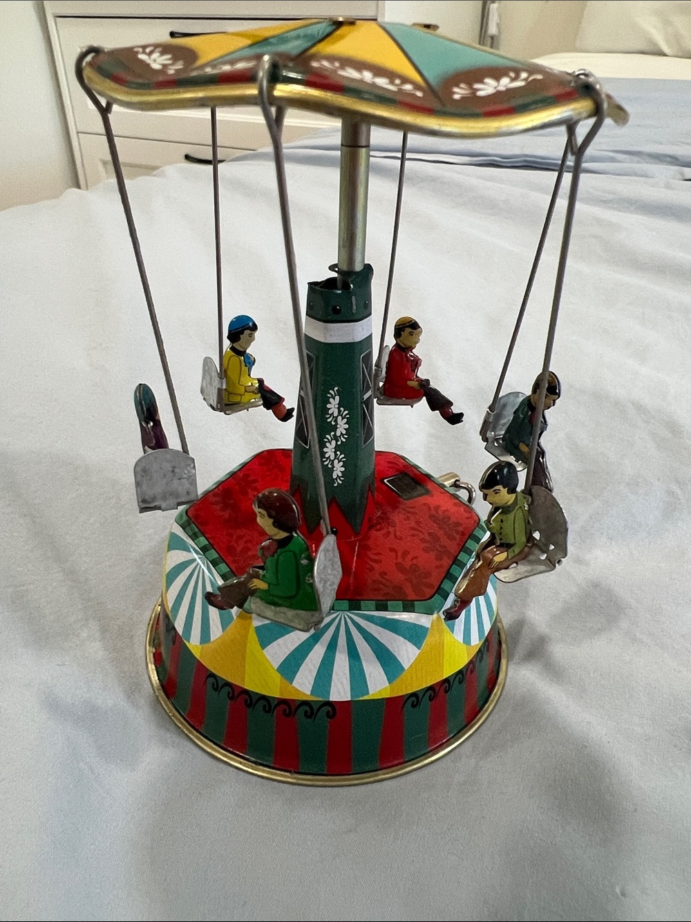 Vintage-Style Tin Carousel Swing Toy - Multicolor